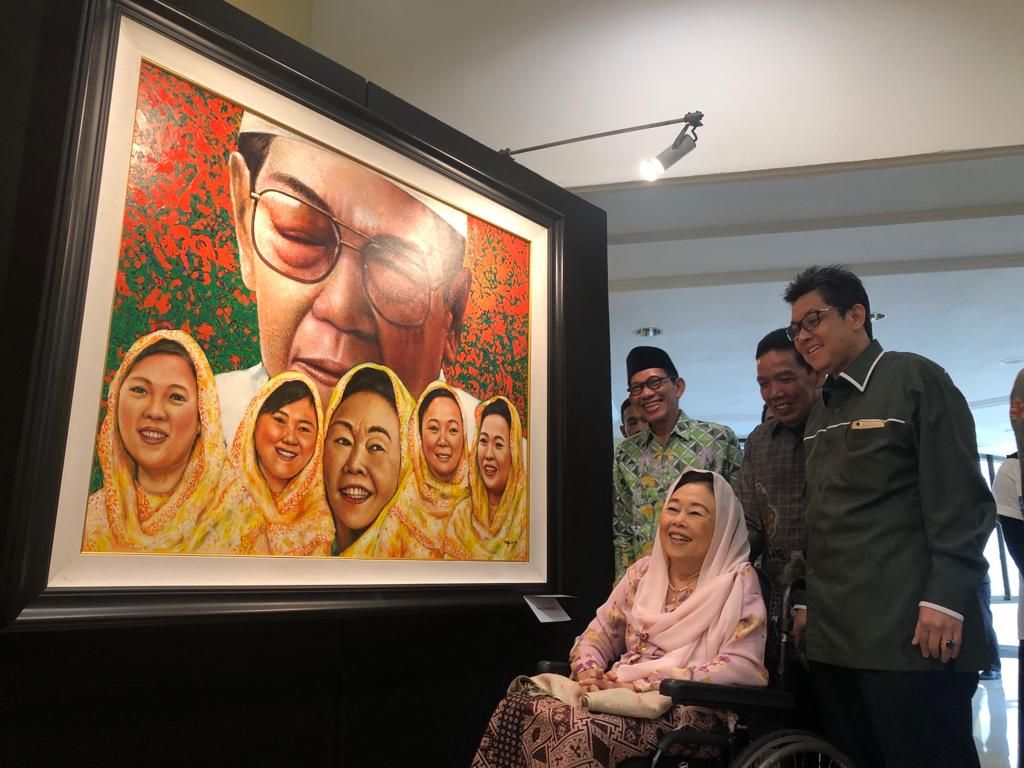 Teladani Perjuangan Gus Dur Merawat Toleransi Lewat Pameran Lukisan