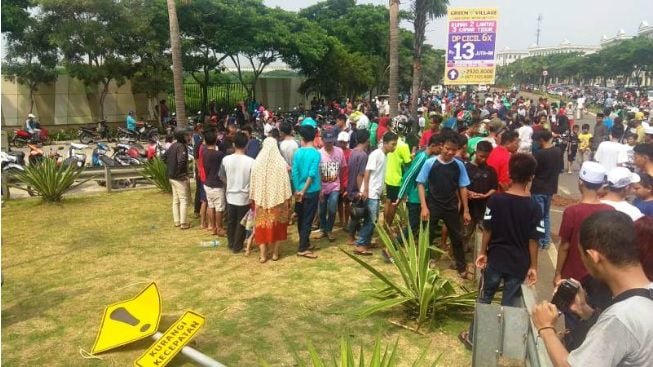 Mobil Pikap Bawa Rombongan Santri Terbalik di Cipondoh, 3 Tewas