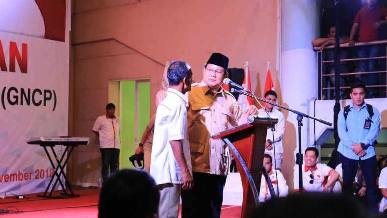 Hadiah Prabowo Untuk Semangat Kakek di Kaltim yang Giginya Tinggal 2