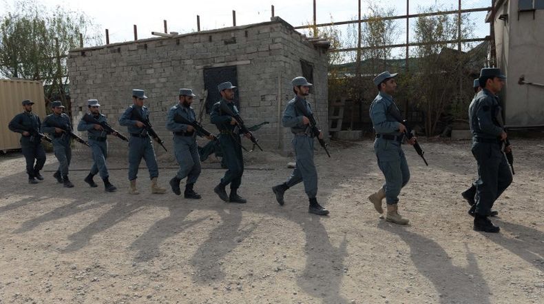 Konvoi Polisi Afghanistan Diserang Taliban, 22 Orang Tewas