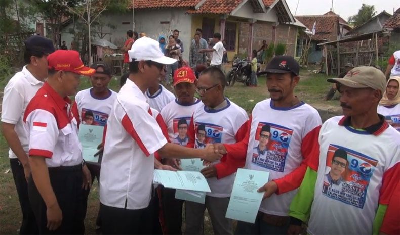 Perindo Bagikan Sertifikat Badan Hukum ke Kelompok Nelayan di Brebes