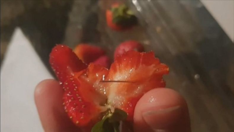 Lagi, Ditemukan Jarum dalam Strawberry