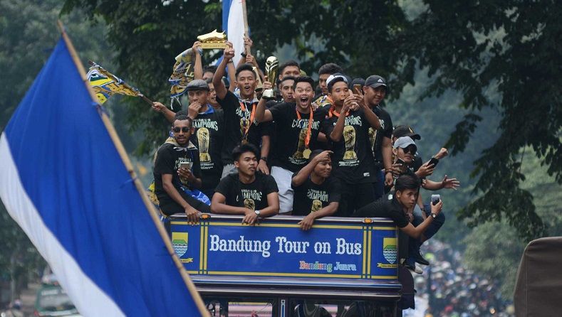 Tiba di Bandung, Tim Juara Persib U-19 Disambut Ribuan Bobotoh