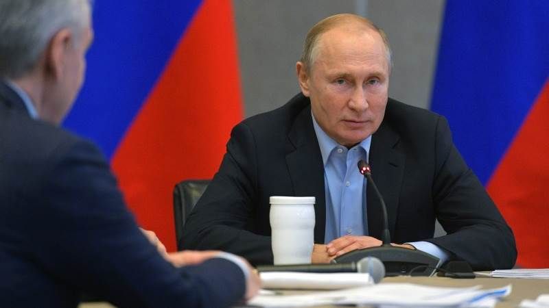 Putin Prihatin atas Pemberlakuan Darurat Militer Ukraina