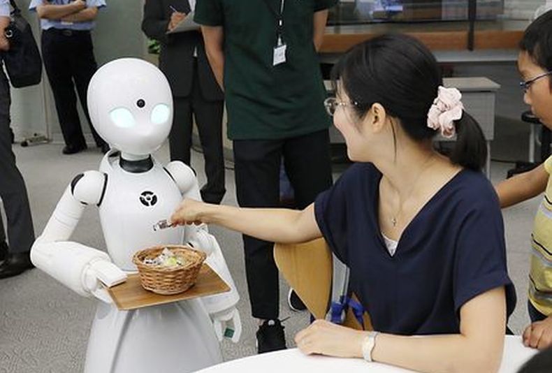 Robot-Robot Pelayan Kafe Ini Dikontrol dari Jauh oleh Penyandang Cacat