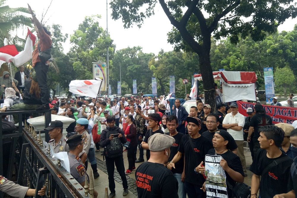 Tolak Reuni 212, Massa Gerakan Jaga Indonesia Geruduk Kantor Anies