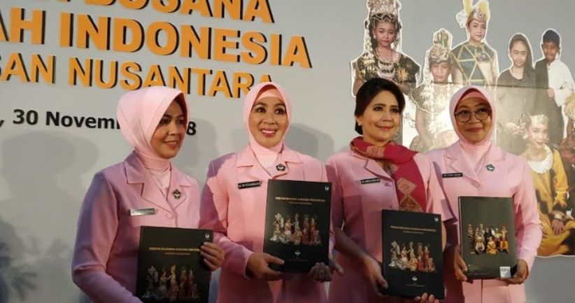 Tri Tito Karnavian Kenalkan Busana Daerah dari 34 Provinsi lewat Buku