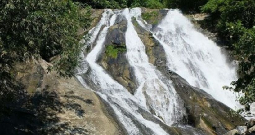 Air Terjun Bayang Sani, Alirannya Tampak Indah karena Bertingkat