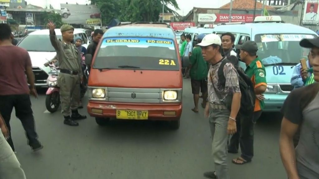 Demo Angkot di Pondok Bambu Memanas, Pendemo Sweeping Bus Transjakarta