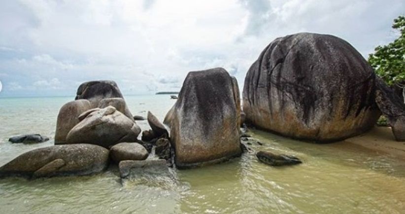 Pesona Ujung Utara Indonesia, Pantai Batu Kasah Miliki Batuan Raksasa