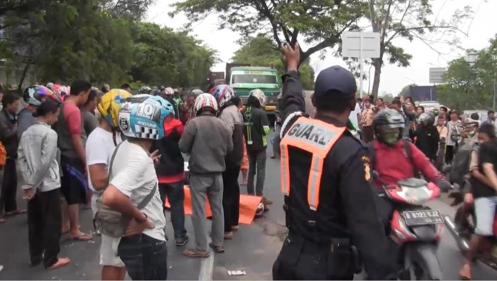 Kecelakaan Maut di Marunda, Pasutri dan Cucunya Tewas Diseruduk Truk