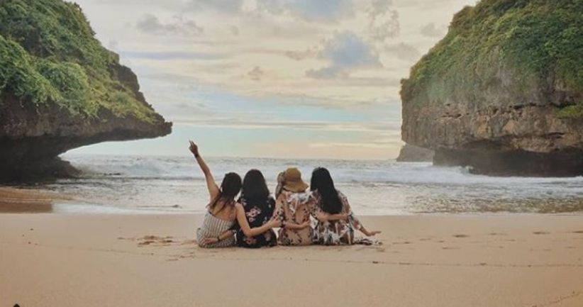Indahnya Pantai Greweng Yogyakarta, Terpencil dan Diapit Bukit Kecil