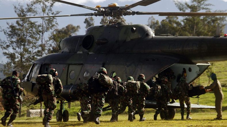 Aparat Gabungan TNI-Polri Buru Penembak 2 Tukang Ojek di Intan Jaya