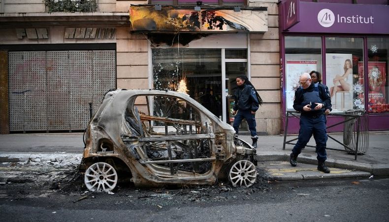 Polisi Prancis Tangkap 1.700 Lebih Demonstran Rompi Kuning