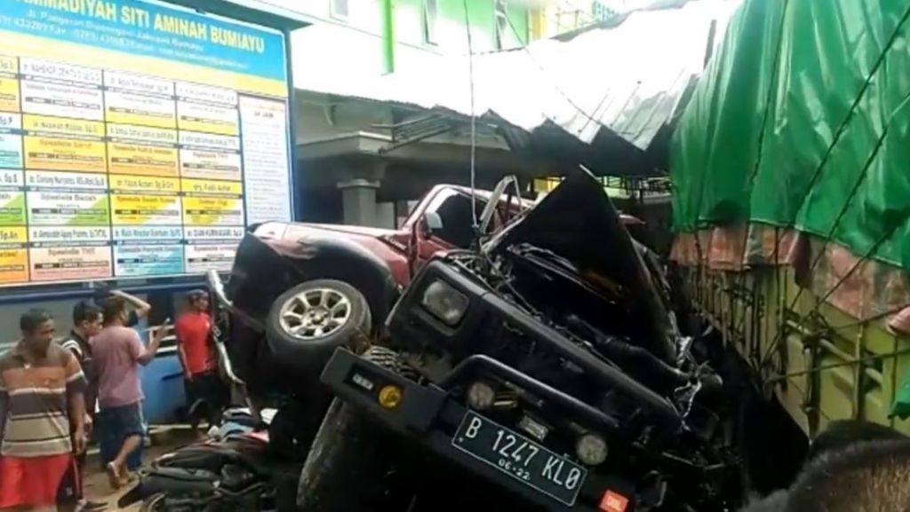 Truk Beras Tabrak Mobil, Motor dan Pejalan Kaki di Brebes, 4 Tewas