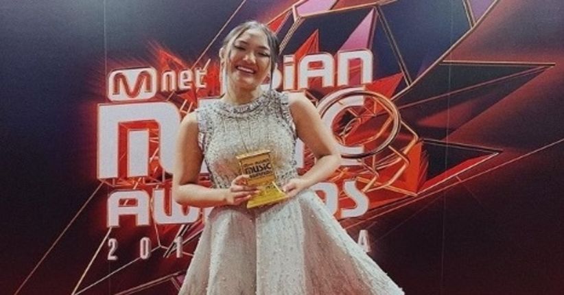 Marion Jola Raih Piala Best New Asian Artist di MAMA 2018