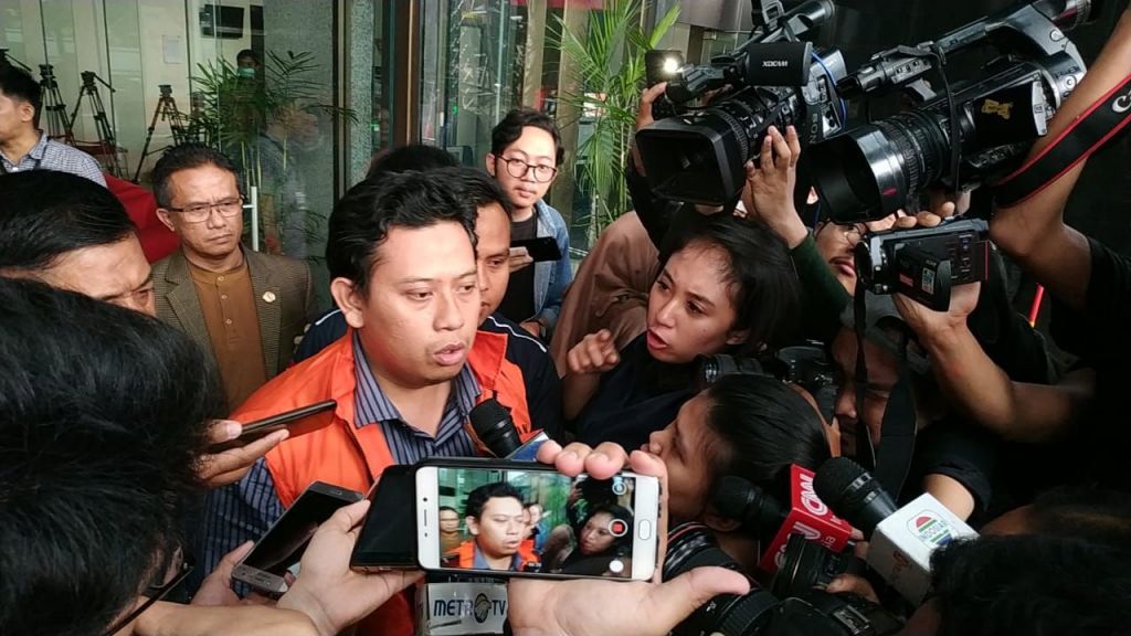 Jadi Tersangka Korupsi, Bupati Cianjur Minta Maaf ke Warga