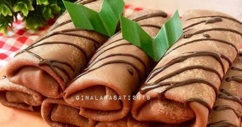 Berkreasi Membuat Dadar Gulung Cokelat Pisang, Rasanya Legit