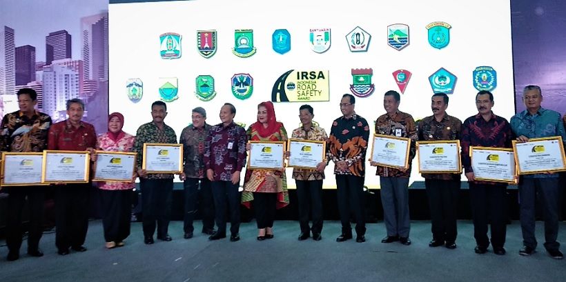 Tekan Kecelakaan, Adira Insurance Berikan Road Safety Award 2018