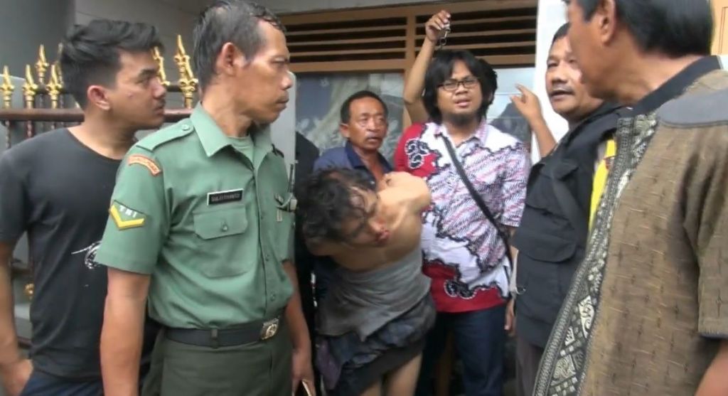 Kepergok Pemilik Rumah, Pencuri di Cipinang Babak Belur Dihajar Warga