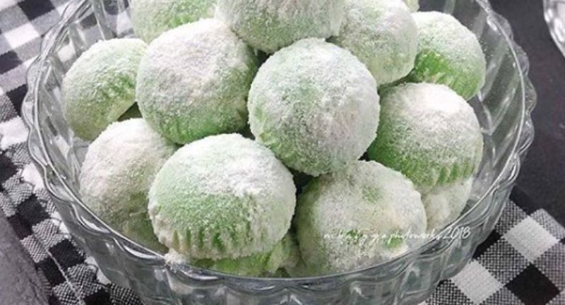 Mencicipi Kue Putri Salju Pandan, Rasanya Lezat dan Lembut
