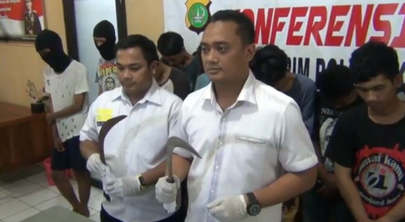  Dendam, 15 Tukang Parkir Keroyok 2 Orang di Jalan Juanda