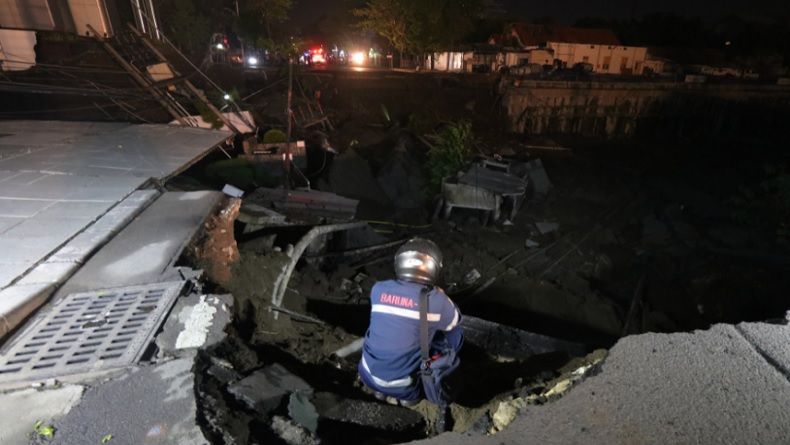 Ini Foto-Foto Jalan Gubeng Surabaya yang Ambles Misterius