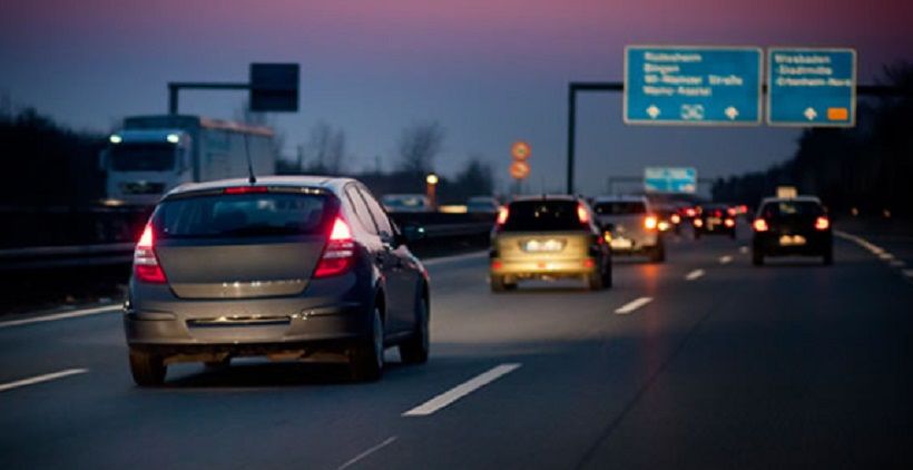 Berkendara ke Luar Kota Pilih Malam atau Siang? Ini Pertimbangannya