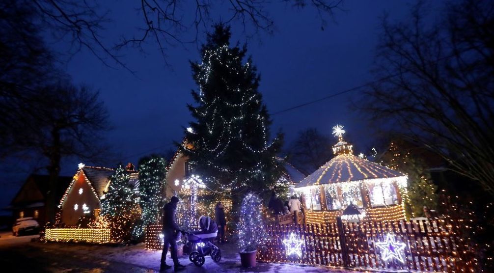 Kisah Pemilik Rumah Berhias 50 Ribu Lampu Natal di Republik Ceko