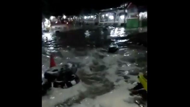 1 Orang Tewas dan 11 Luka-luka akibat Gelombang Pasang di Pantai Anyer