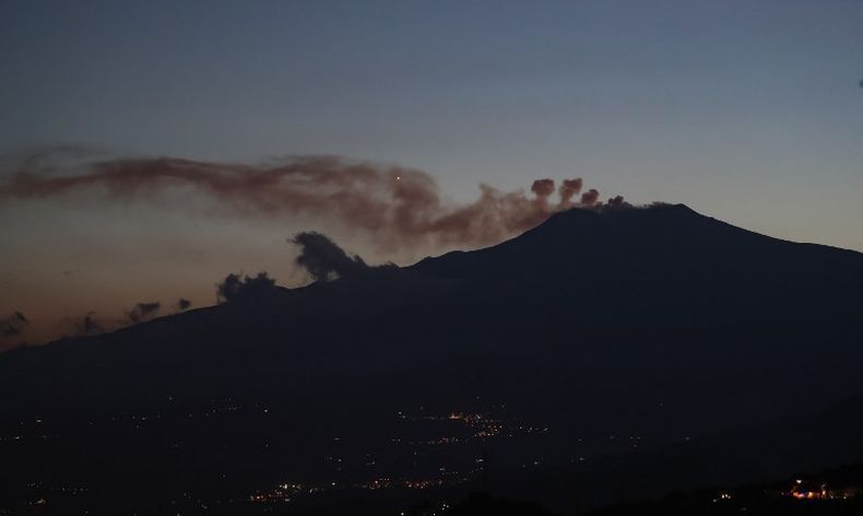 Gempa 4,8 SR Guncang Sisilia akibat Letusan Gunung Etna, 4 Orang Luka