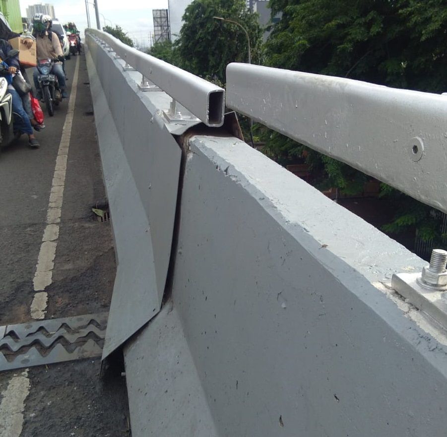 Flyover Cengkareng Retak, Kendaraan Dilarang Melintas