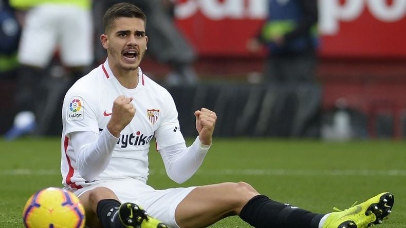 Enggan Pakai Sevilla, Silva Pilih Barcelona atau Man City saat Main PS