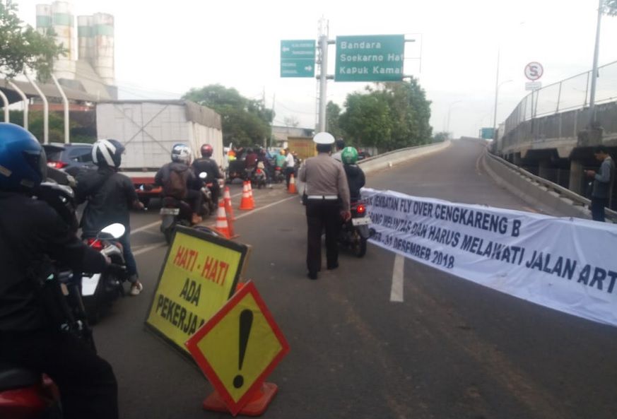 Flyover Ditutup karena Retak, Arus Lalu Lintas di Cengkareng Macet