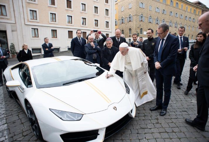 Wow, Lamborghini Huracan Bekas Paus Fransiscus Dilelang Rp100 Ribuan