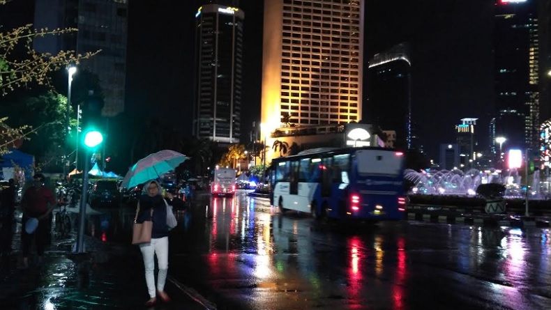 Hujan Mengguyur, Malam Tahun Baru di Bundaran HI Sepi
