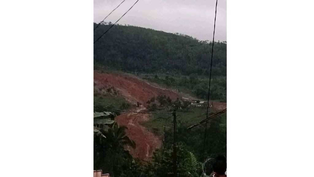 Longsor Timbun Puluhan Rumah di Cisolok Sukabumi Senin Sore