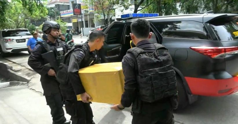 Paket Mencurigakan Diduga Bom Gegerkan Warga Tanjung Duren