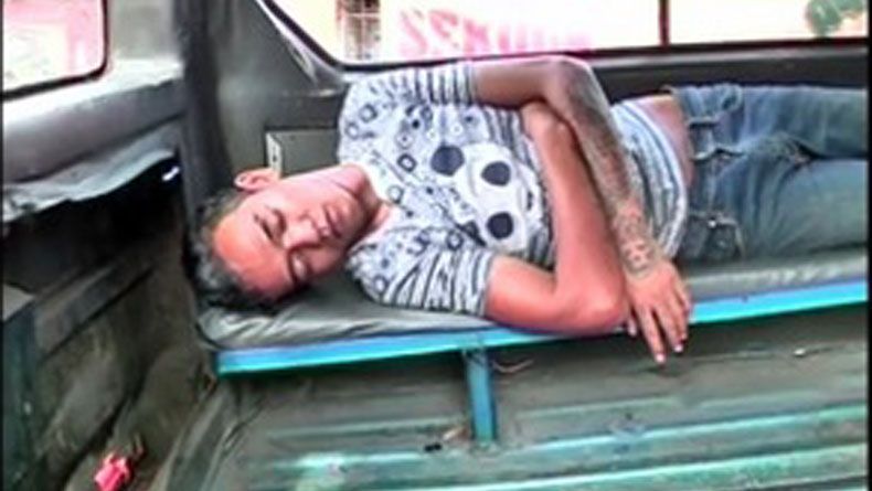 Tertidur Pulas, Sopir Tak Sadar Angkotnya Diderek Dishub