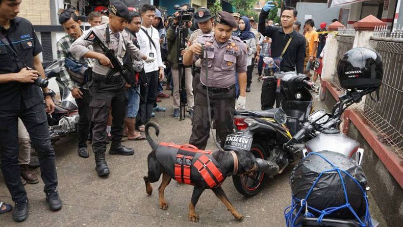 Polisi Beberkan Bukti HS Terduga Pembunuh 1 Keluarga di Bekasi