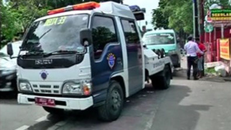 Pemkot Jaksel Gencarkan Penertiban, Kendaraan Parkir di Jalur Sepeda dan Trotoar Diderek