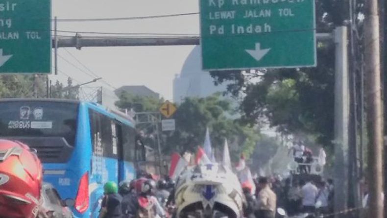 Aksi Demo di Pasar Jumat, Jalan Juanda Ciputat Macet Parah