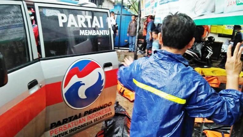 Ambulans Rescue Perindo Bantu Evakuasi Korban Bencana Tsunami Banten