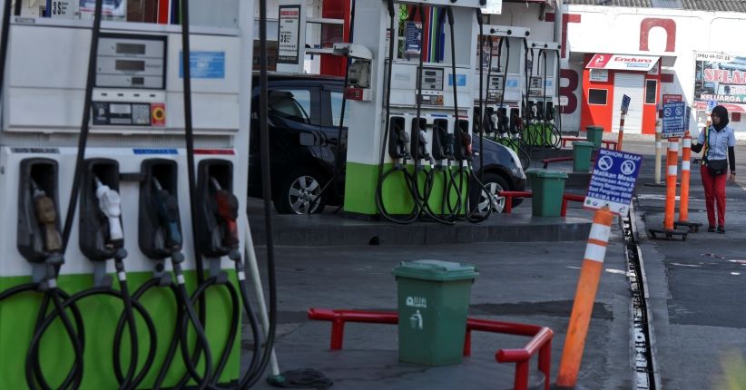 Pemerintah Naikkan Harga BBM Premium Rp550 Jadi Rp7.000 per Liter
