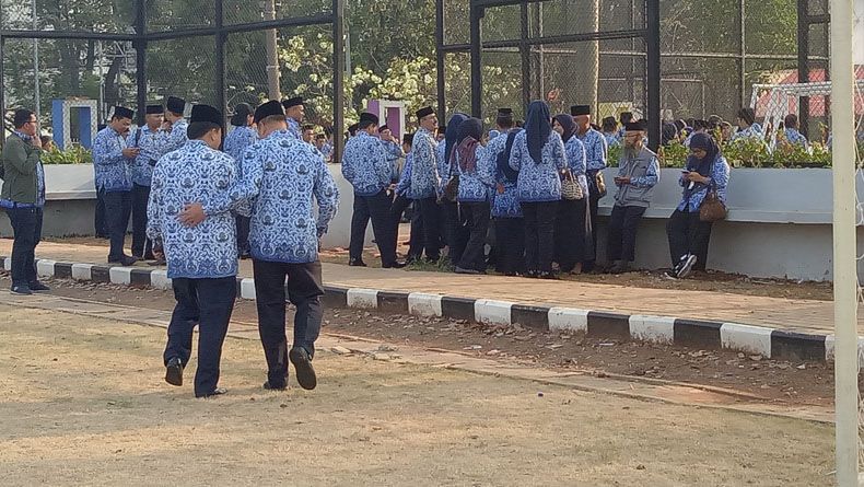 PNS Pulang Cepat, Anies Minta Jam Operasional Bus Pegawai Pukul 19.00