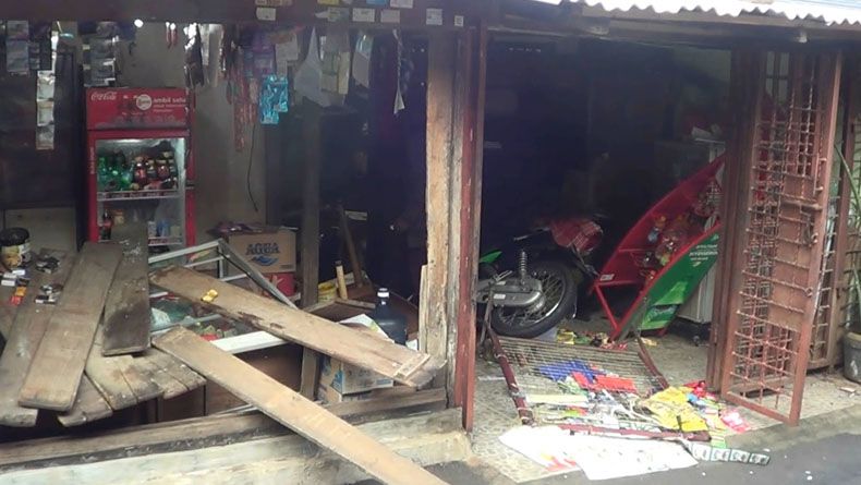 Cari Pengeroyok Anggota TNI, Rumah Warga Diubrak-Abrik Puluhan Orang