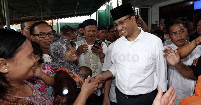 Berduka, Anies Kunjungi Rumah Korban Insiden Laga Persib Lawan Persija