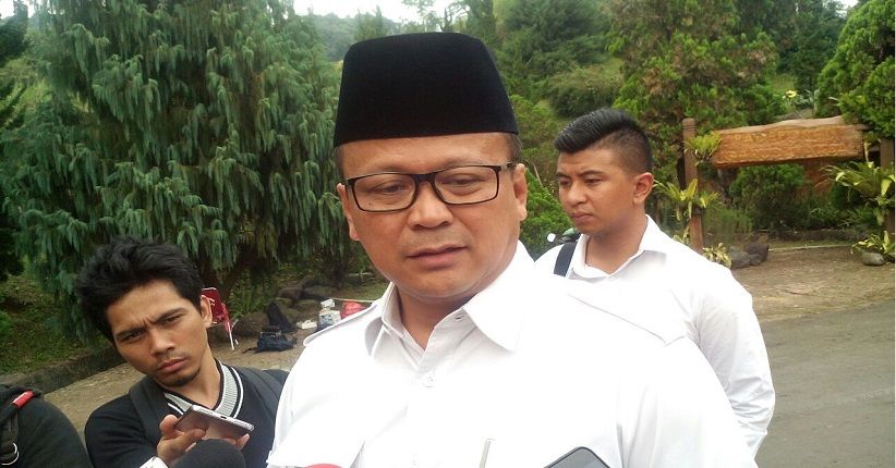 Prabowo-Sandi Daftar ke KPU Bareng Ribuan Relawan Naik Bus