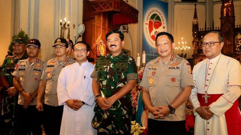 Kapolri dan Panglima TNI Pantau Pengamanan Misa Natal 2018         