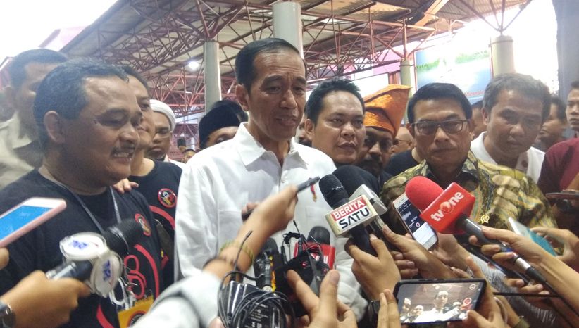 Berkemeja Putih, Jokowi Pimpin Pertemuan Koalisi di Plataran